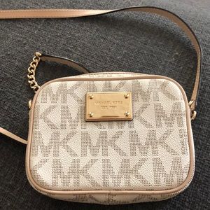 Small Michael Kors Cross body purse